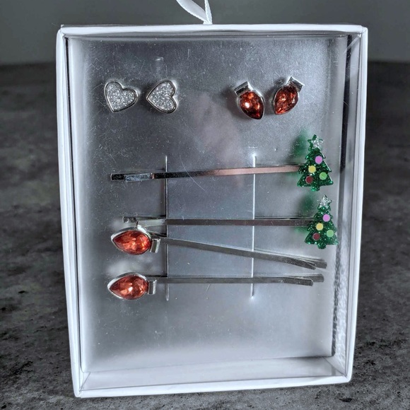 NWT /NIB Krystal rhinestone set with hair clips and pierced earrings - Picture 1 of 2
